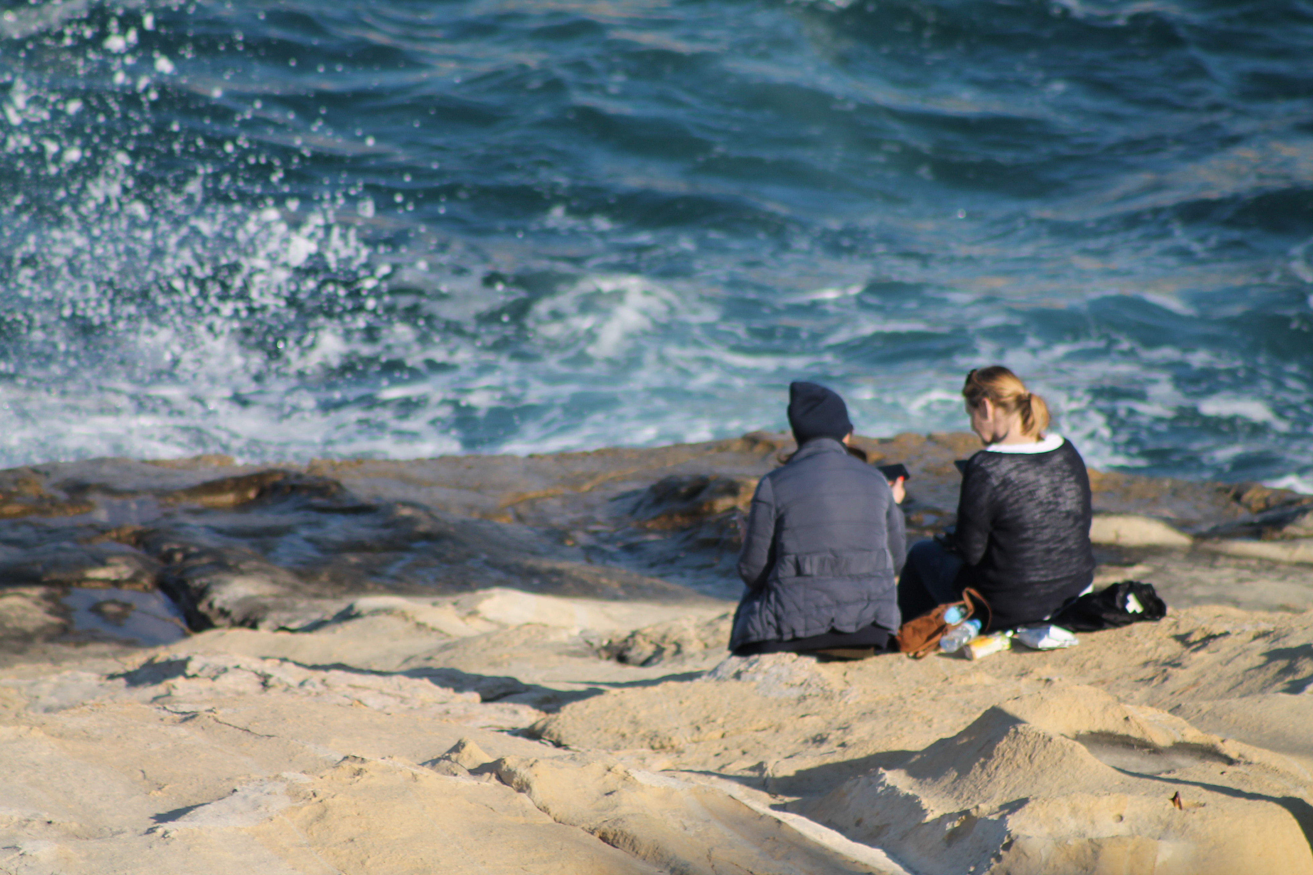 Unge på en strand